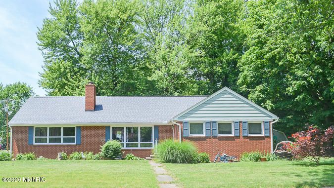 49 S Main St, Quincy, MI 49082