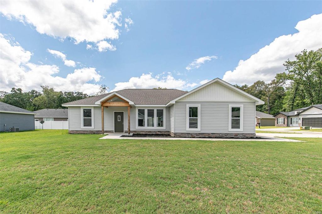 5914 Melissa Ln, Poplar Bluff, MO 63901