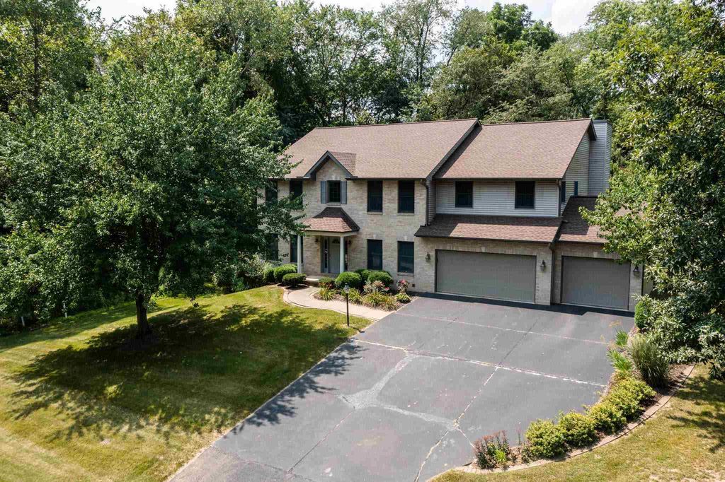 7109 S Ridgebrook Dr, Mapleton, IL 61547