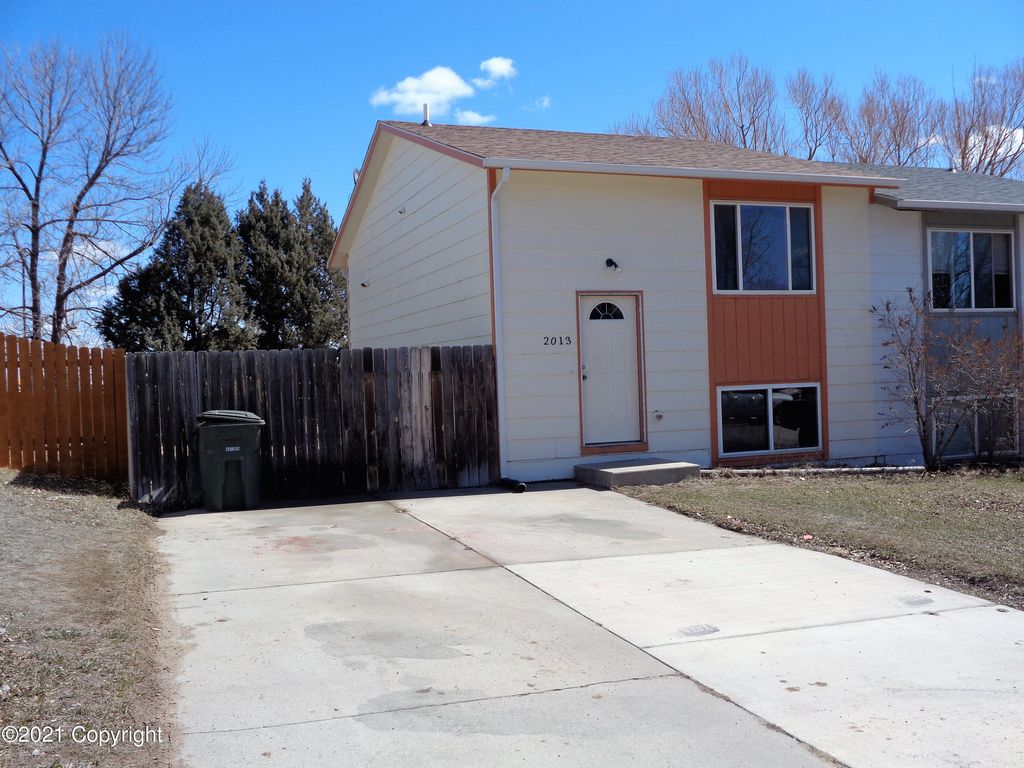 2013 S  Emerson Ave, Gillette, WY 82718