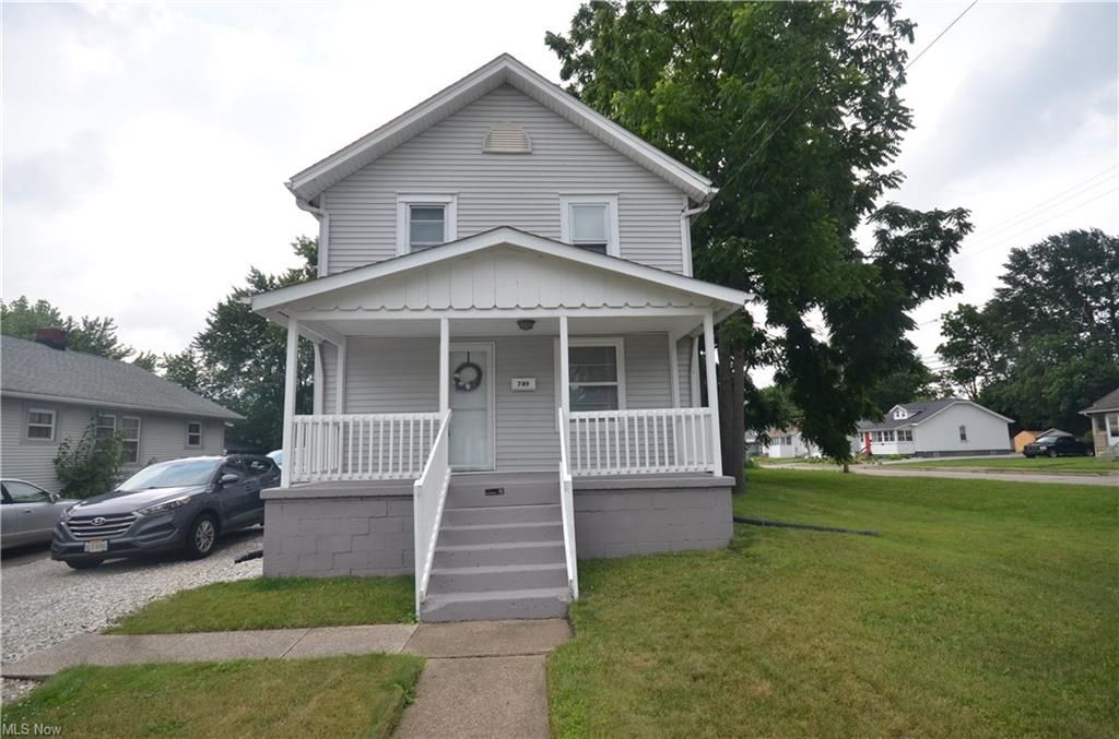 749 Columbus Ave, Akron, OH 44306