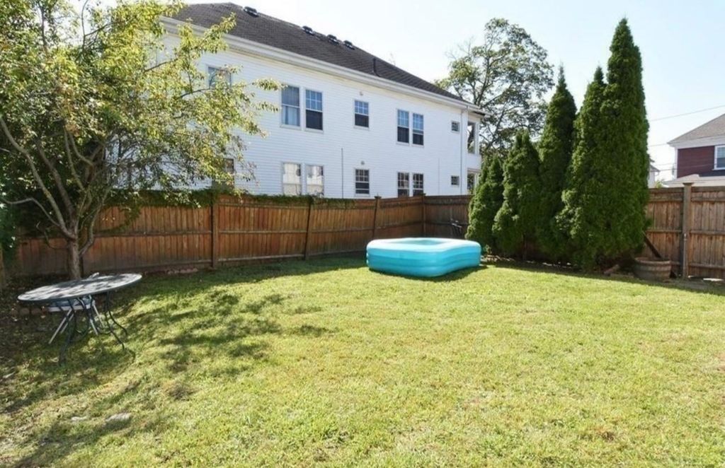 9 Hancock St #3, Salem, MA 01970