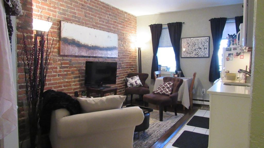 4 Michelangelo St #4V, Boston, MA 02113