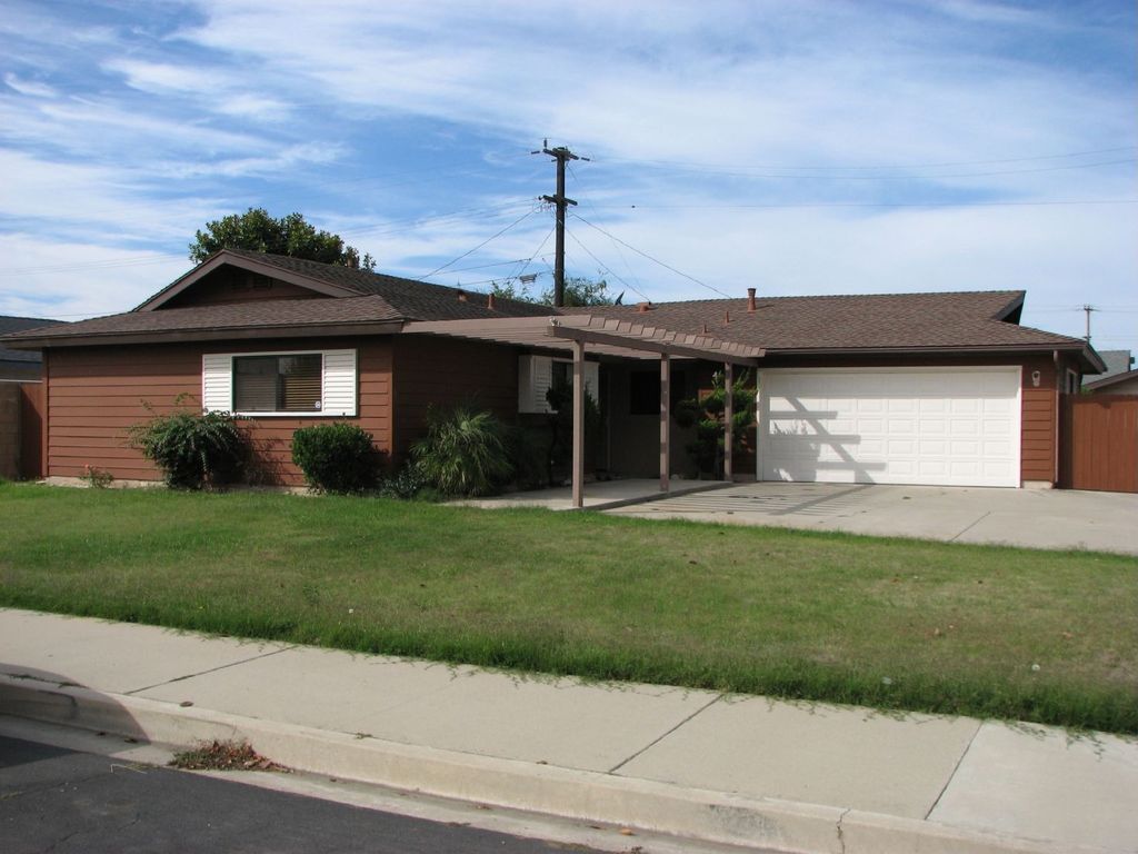 908 E Bush Ave, Lompoc, CA 93436