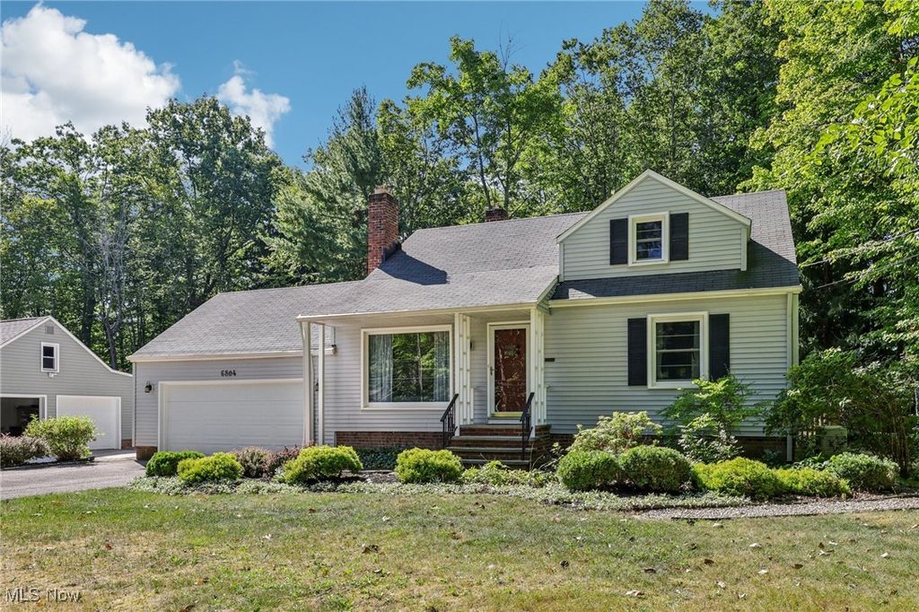 6804 Glenview Rd, Mayfield Village, OH 44143