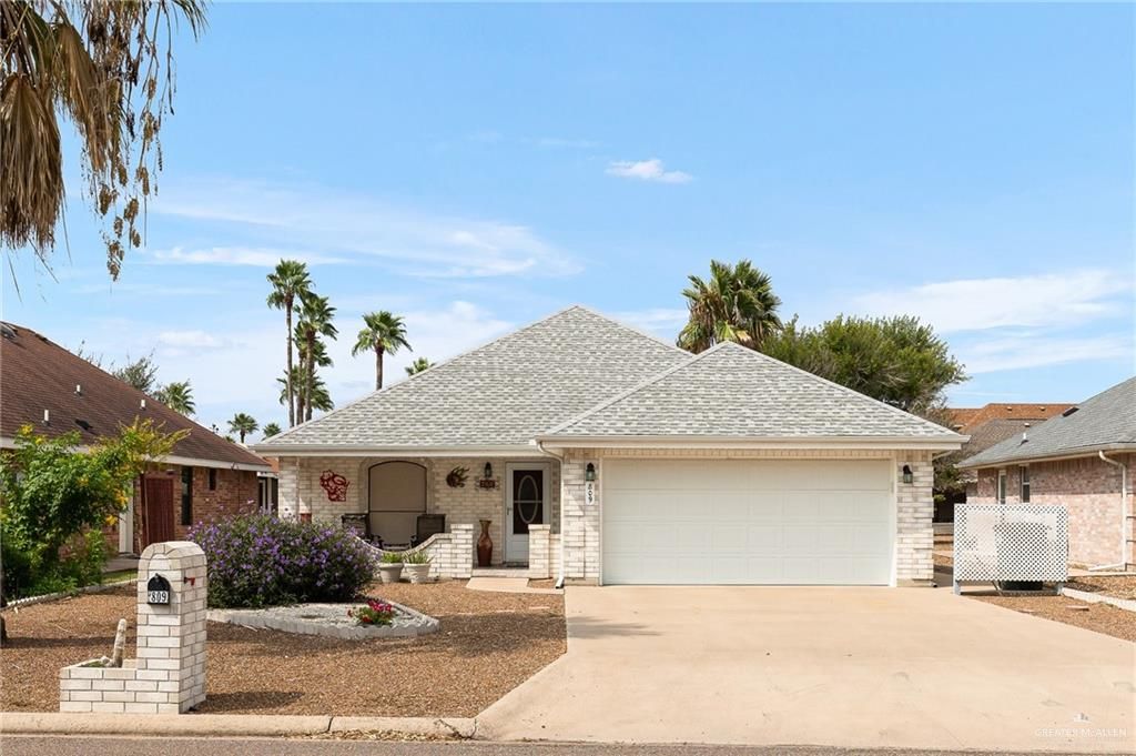 809 Lake View Dr, Mission, TX 78572
