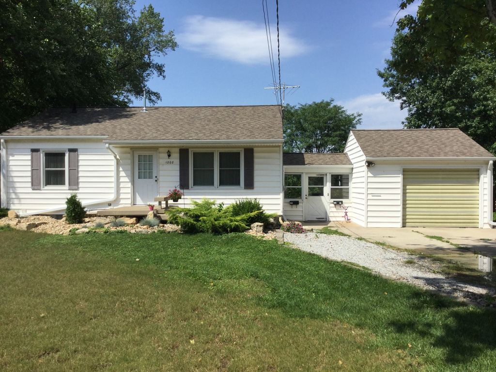 1202 Rainbow Dr, Cedar Falls, IA 50613 Trulia