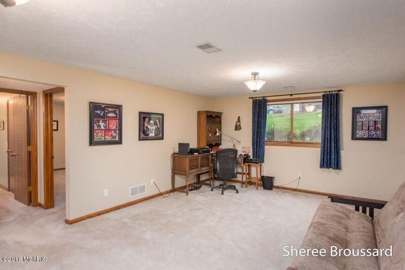 3053 Maple Villa Dr SE, Grand Rapids, MI 2 Bed, 3 Bath Condo 26