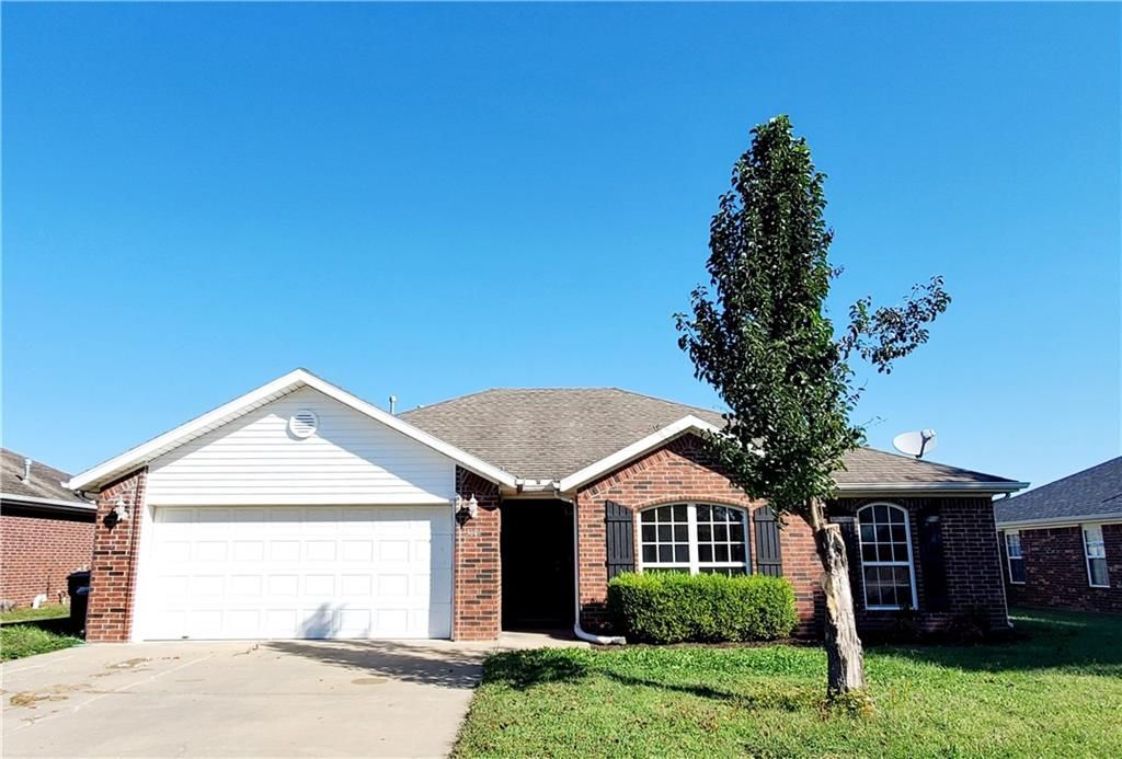 3802 SW Moline Ave, Bentonville, AR 3 Bed, 2 Bath Single