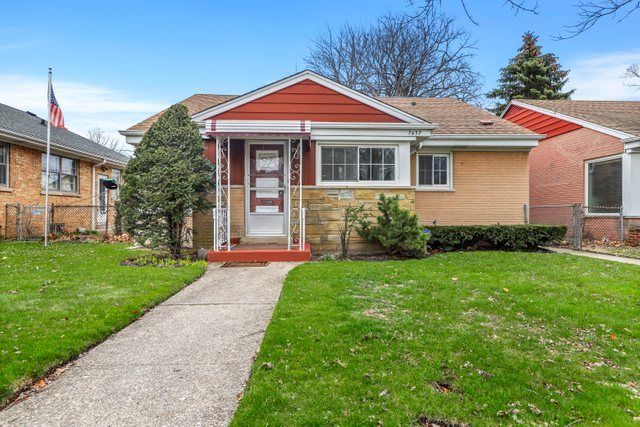 7637 Kildare Ave, Skokie, IL 60076