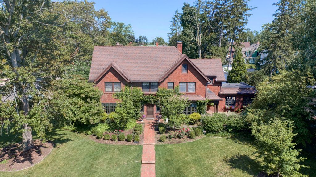 1312 W Franklin St, Jackson, MI 49203