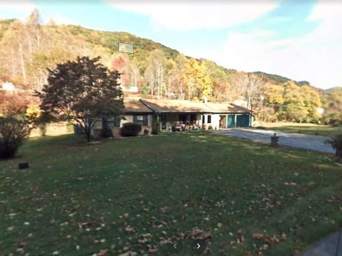 1982 Left Hand Poor Valley Rd, Pennington Gap, VA 24277