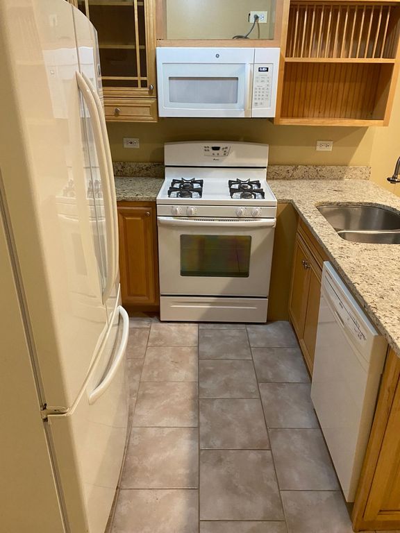 2728 W Lunt Ave #1S, Chicago, IL 60645