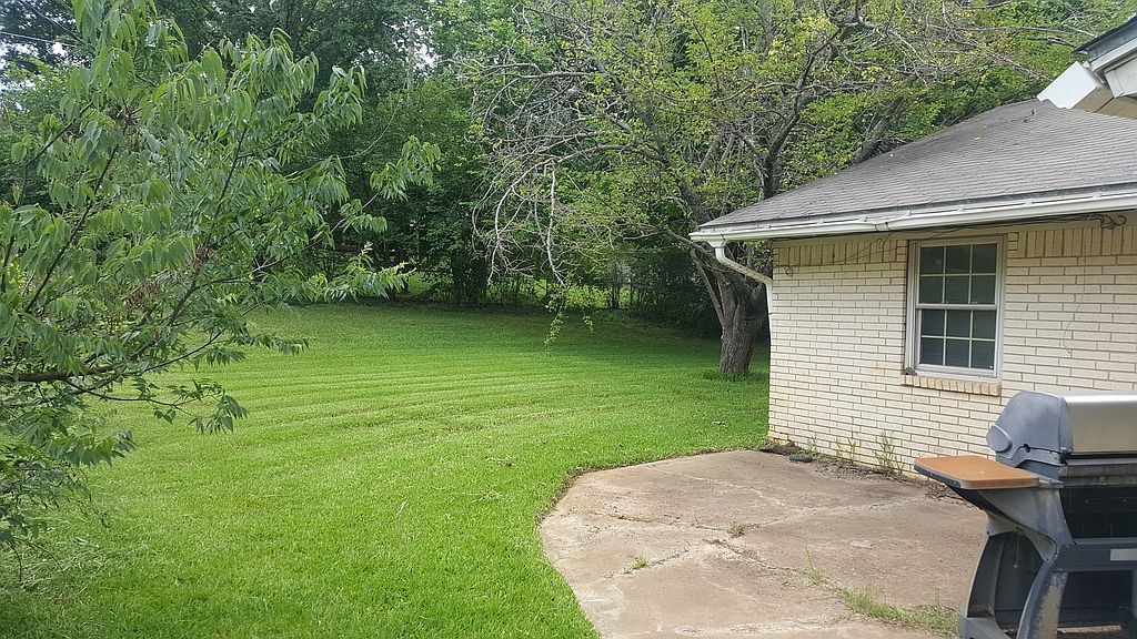 1614 W Gandy St, Denison, TX 75020