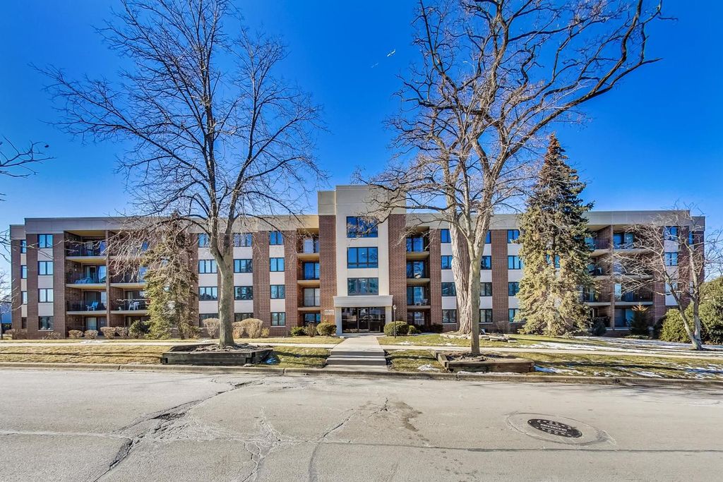 212 W Saint Charles Rd #102, Lombard, IL 60148