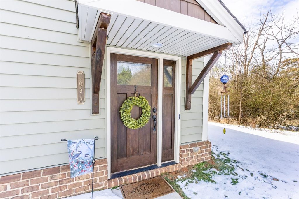 1094 Commonwealth Cir, Forest, VA 24551