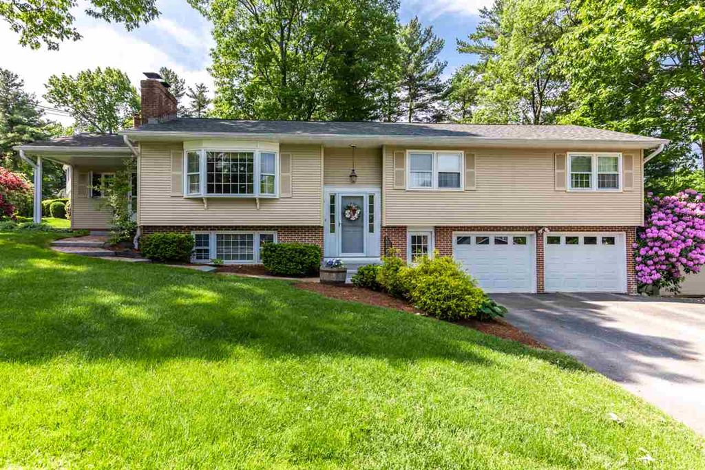 11 Chaucer Rd, Nashua, NH 3 Bed, 3 Bath SingleFamily Home 40