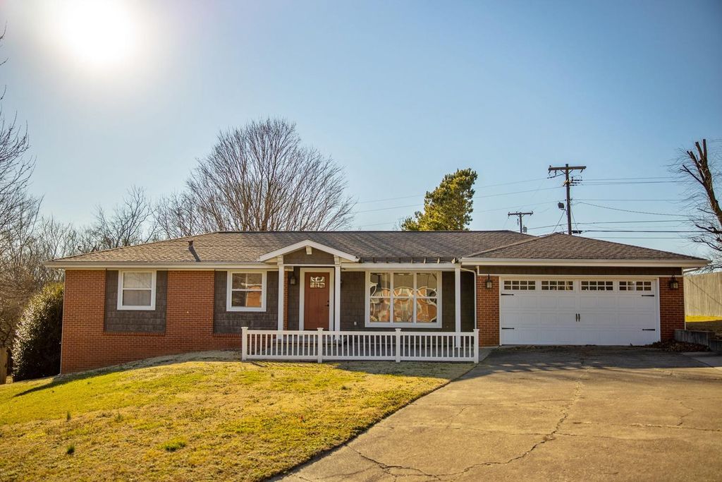 426 Skyline Dr, Harrison, AR 72601 3 Bed, 3 Bath SingleFamily Home