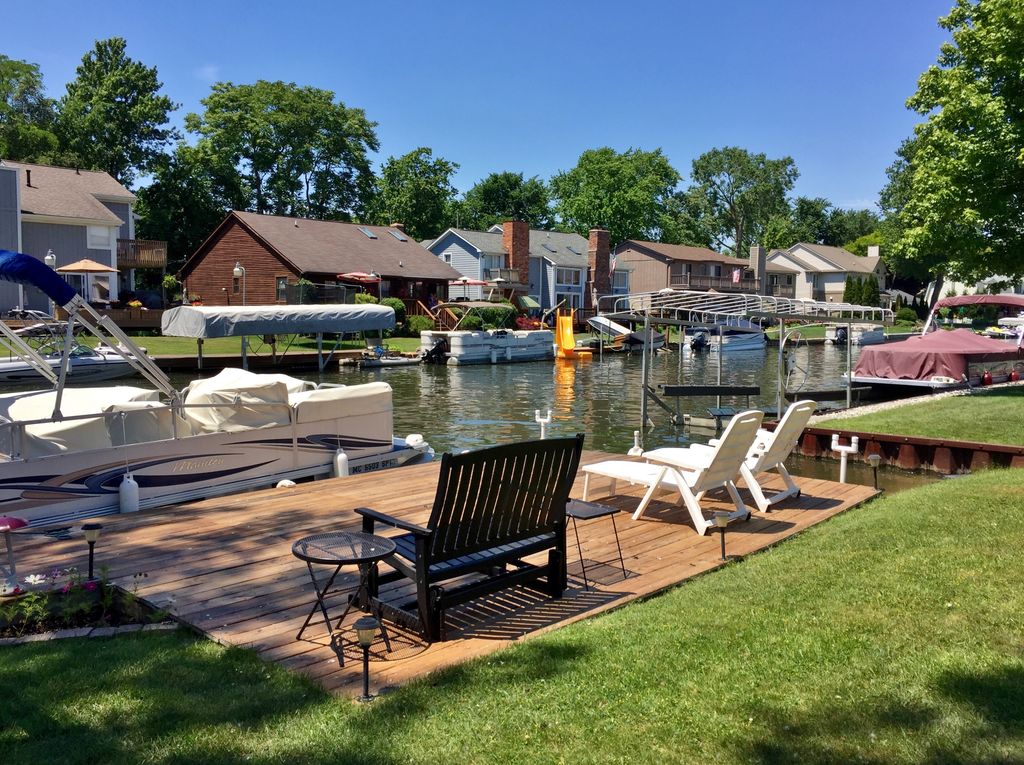 1700 Maddy Ln, Keego Harbor, MI 3 Bed, 3 Bath SingleFamily Home 5