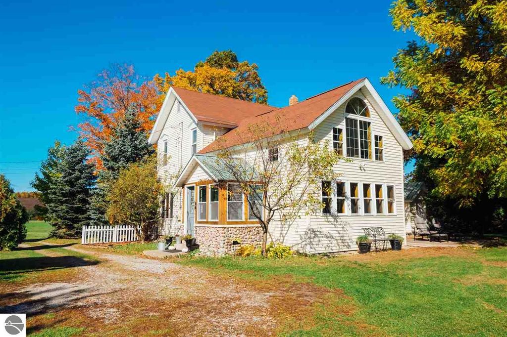 5743 S Center Hwy, Suttons Bay, MI 49682 Trulia