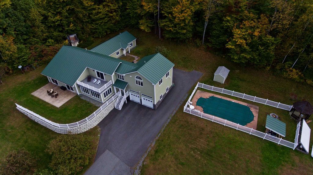 40 Crafts Hill Rd, West Lebanon, NH 3 Bed, 4 Bath Single