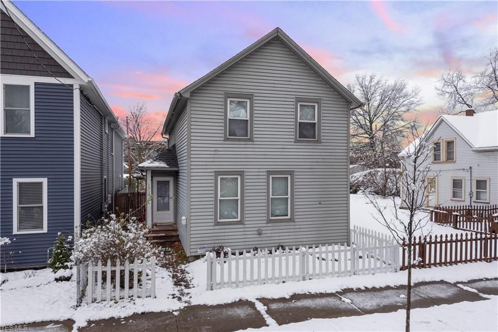 1918 W 52nd St, Cleveland, OH 44102
