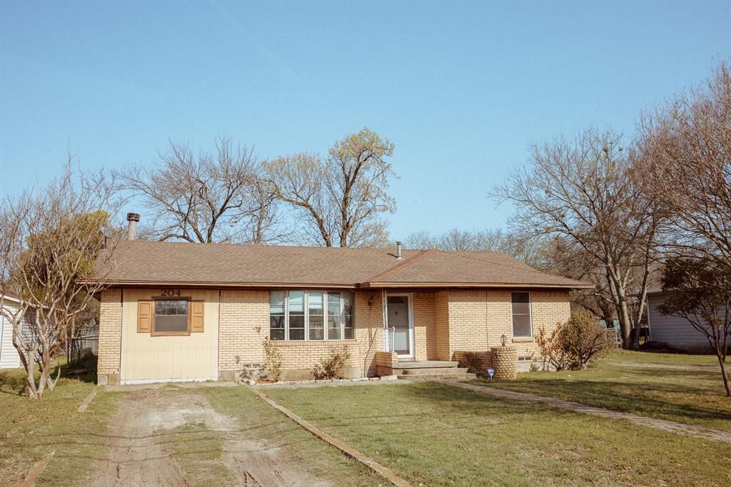 204 N Hillside St, Red Oak, TX 75154