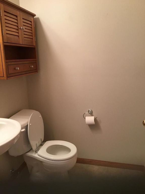 2111 Linden Trl, North Mankato, MN 56003