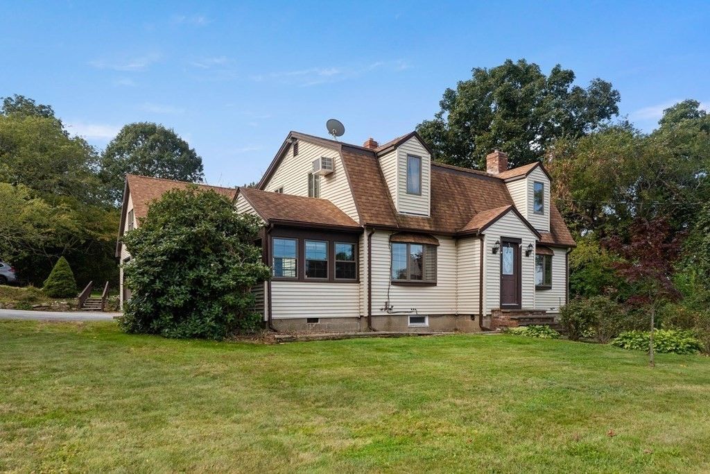 113 Eastern Ave, Essex, MA 01929