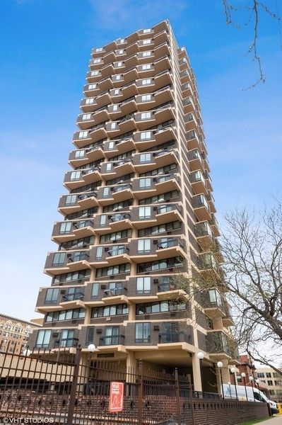 6166 N Sheridan Rd #4F, Chicago, IL 60660