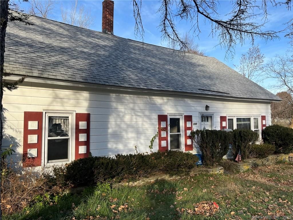 199 Woodstock Ave, Putnam, CT 06260