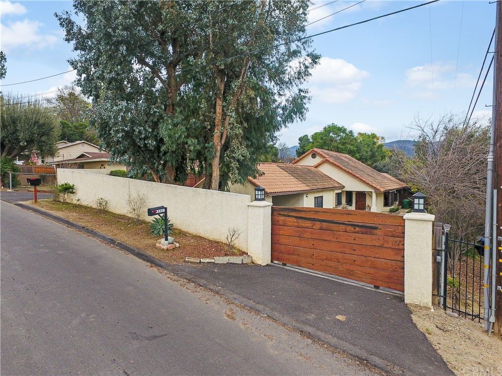 19807 Grandview Dr, Corona, CA 92881