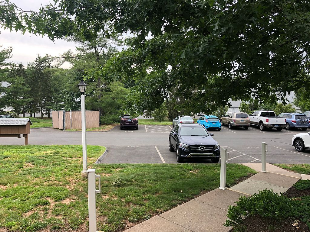 204 Country Club Ct, Rocky Hill, CT 06067