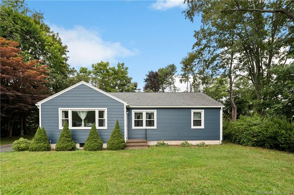 9 Merrick Dr, North Branford, CT 06471