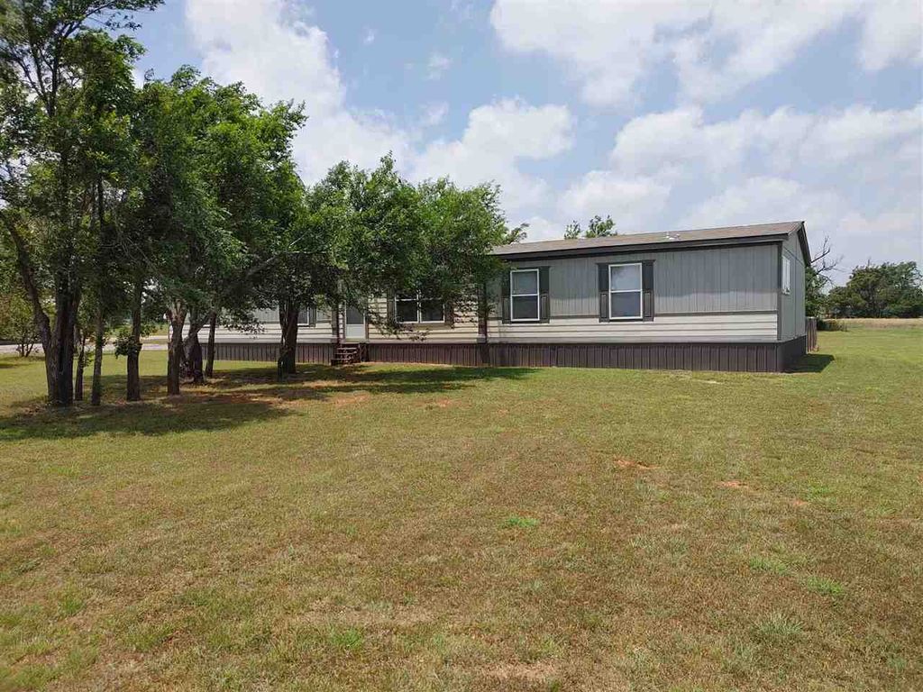 521 E Ash St, Mutual, OK 73853
