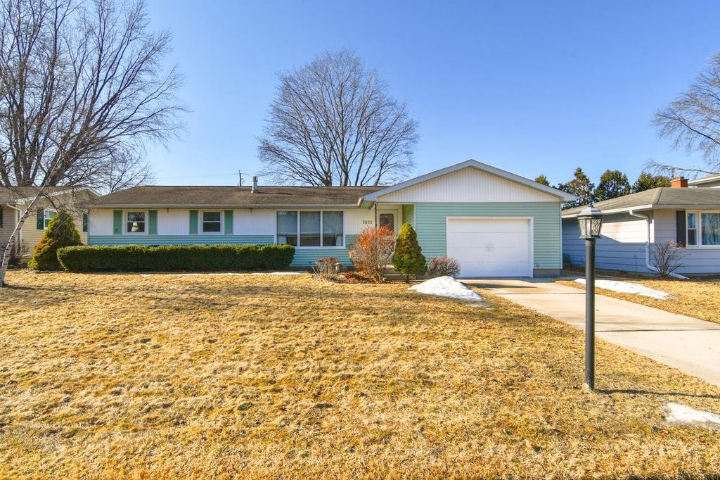 2022 FERN LANE, Green Bay, WI 54302
