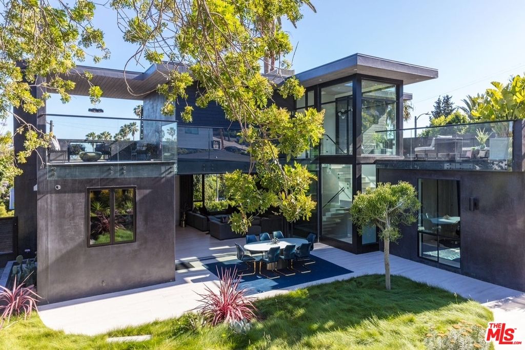 7431 Franklin Ave, Los Angeles, CA 90046