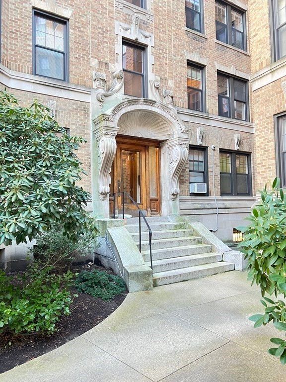 116 Riverway #99, Boston, MA 02215