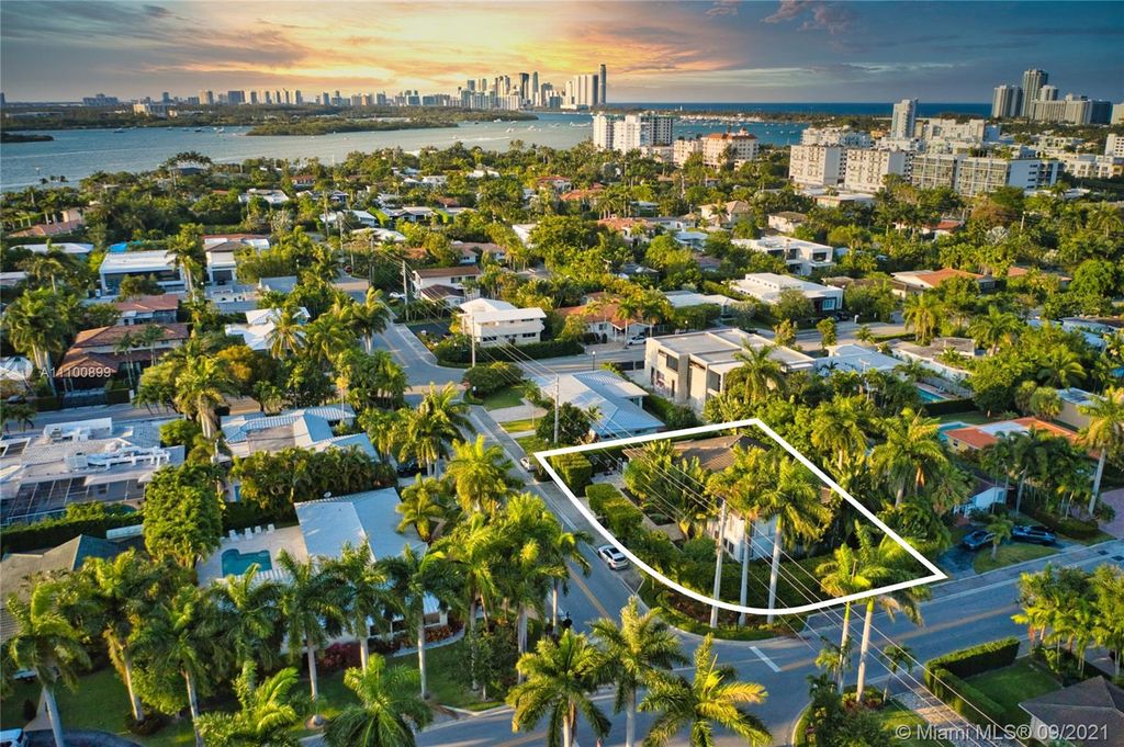 9725 Broadview Ter, Miami Beach, FL 33154