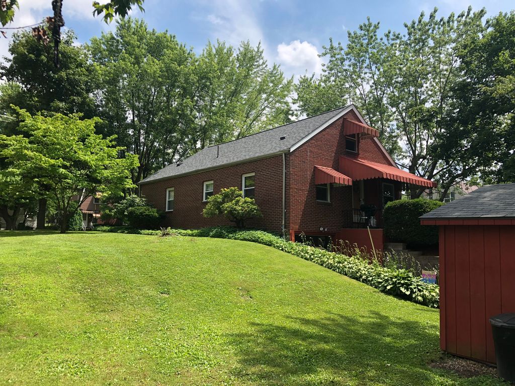 1646 W Ridge Ave, Sharpsville, PA 3 Bed, 2 Bath SingleFamily Home