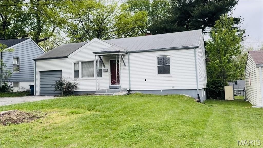 8723 Agate Ct, Saint Louis, MO 63136
