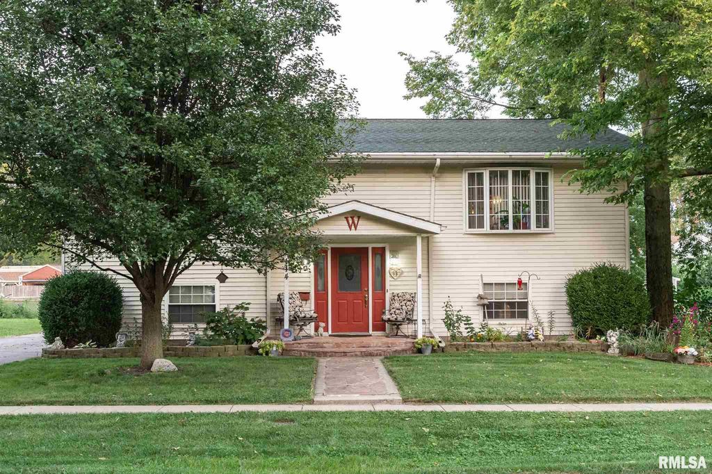 114 Coriell St, Green Valley, IL 61534