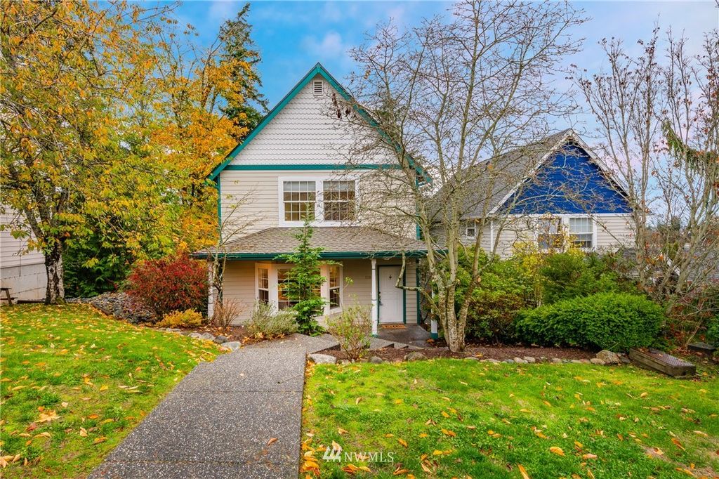 128 S 41st St, Bellingham, WA 98229