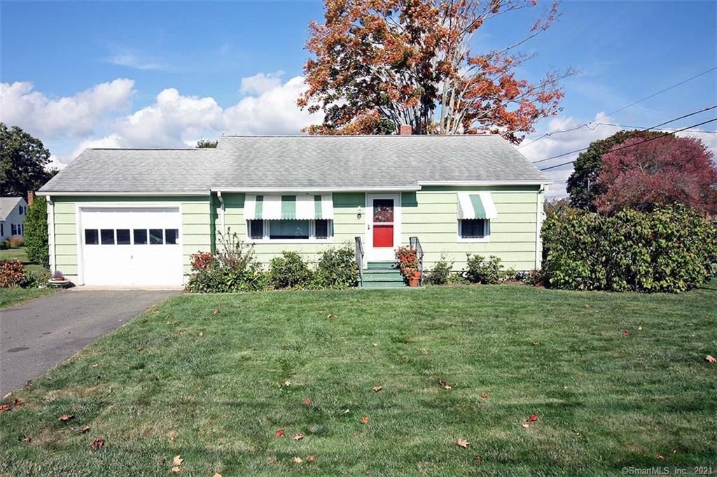 37 Maplewood St, Old Saybrook, CT 06475