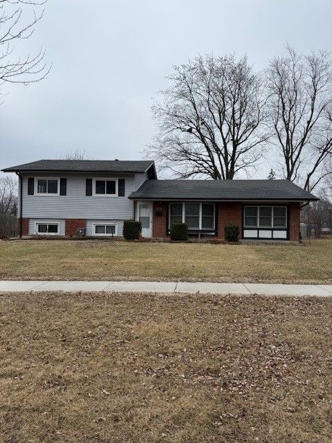 555 Baxter Ln, Hoffman Estates, IL 60169