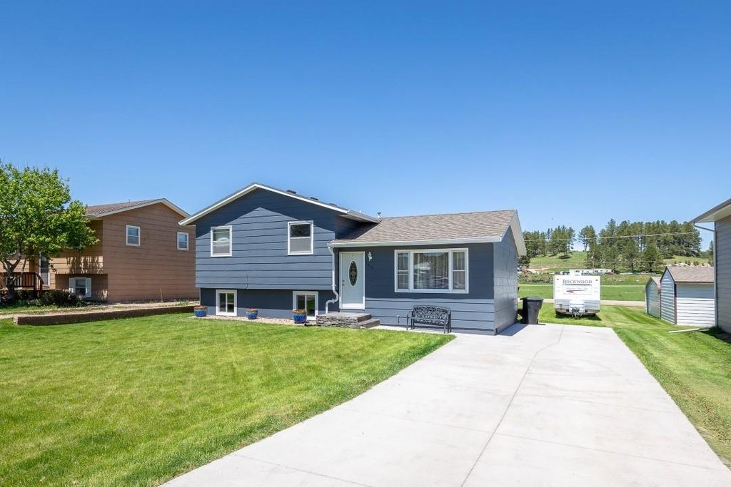 1215 Canal St, Custer, SD 57730