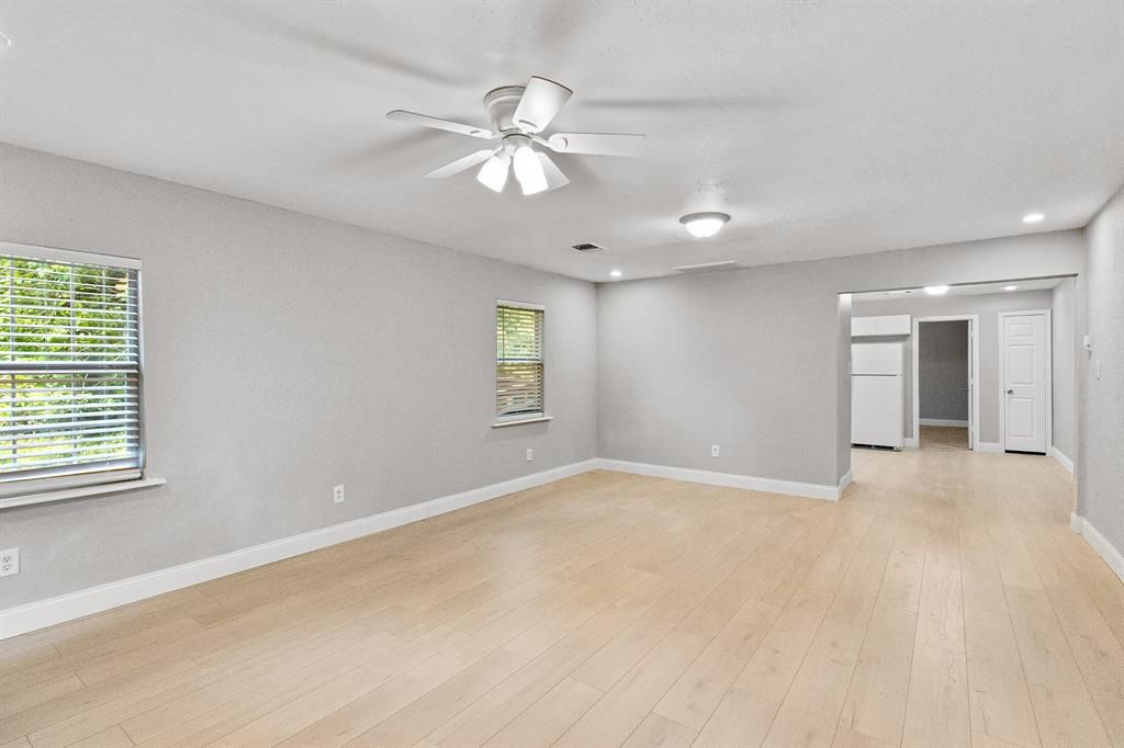 310 18th St, Hempstead, TX 77445
