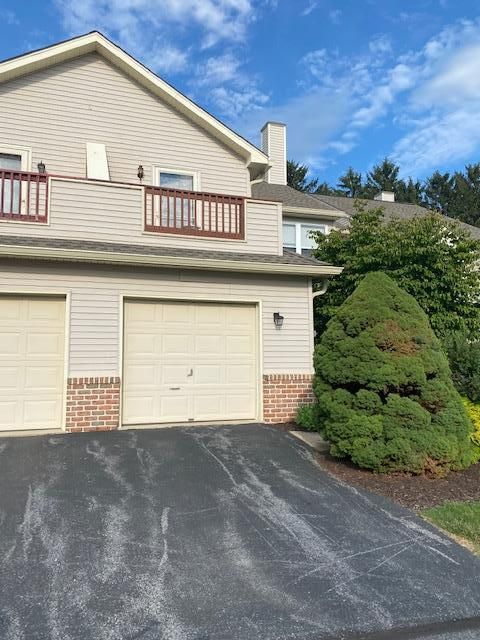 192 Lindfield Cir, Macungie, PA 18062