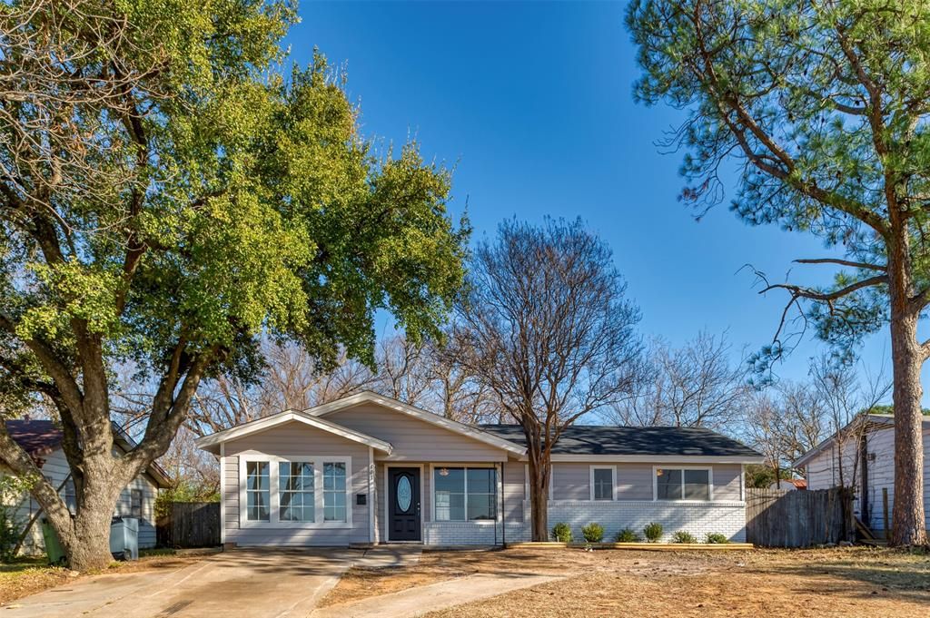 601 N Davis Dr, Arlington, TX 76012 4 Bed, 2 Bath SingleFamily Home