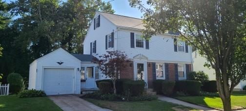 61 Brookside Dr, Cranston, RI 02910